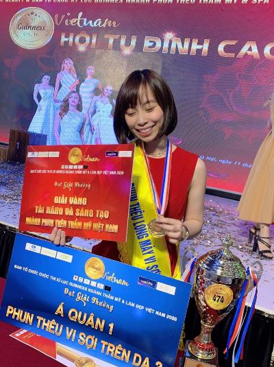 Chương trình Kỷ lục Guinness ngành phun thêu Việt Nam vừa mới diễn ra, vượt qua hàng nghìn thí sinh khác đến từ mọi miền tổ quốc, Diệu Linh đã xuất sắc đạt vị trí Á Quân chung cuộc