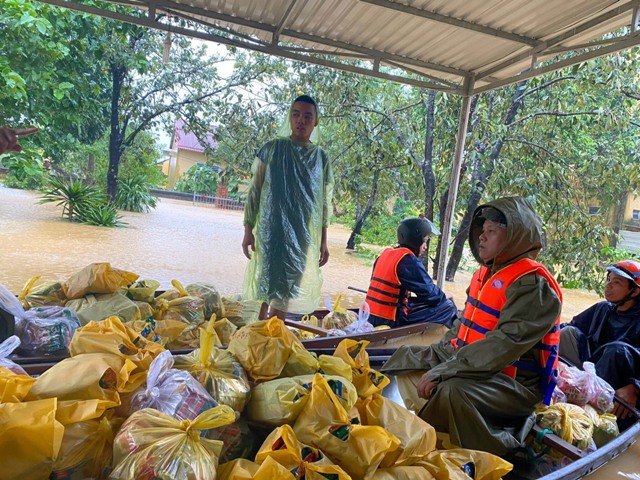 Thừa Thiên Huế: Mưa lũ làm 9 người chết, gần 90.000 ngôi nhà bị ngập sâu