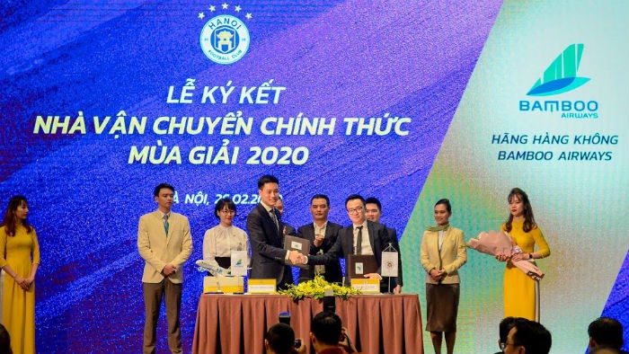 Lễ ký kết giữa Bamboo Airways và CLB Bóng đá Hà Nội.