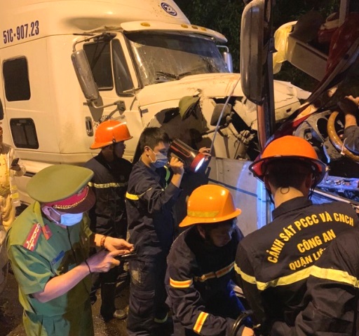 Nam hầm Hải Vân: Tai nạn giao thông đặc biệt nghiêm trọng 2 người chết, 20 người bị thương