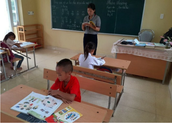 Tổ chức thẩm định sách giáo khoa tiếng dân tộc lớp 1