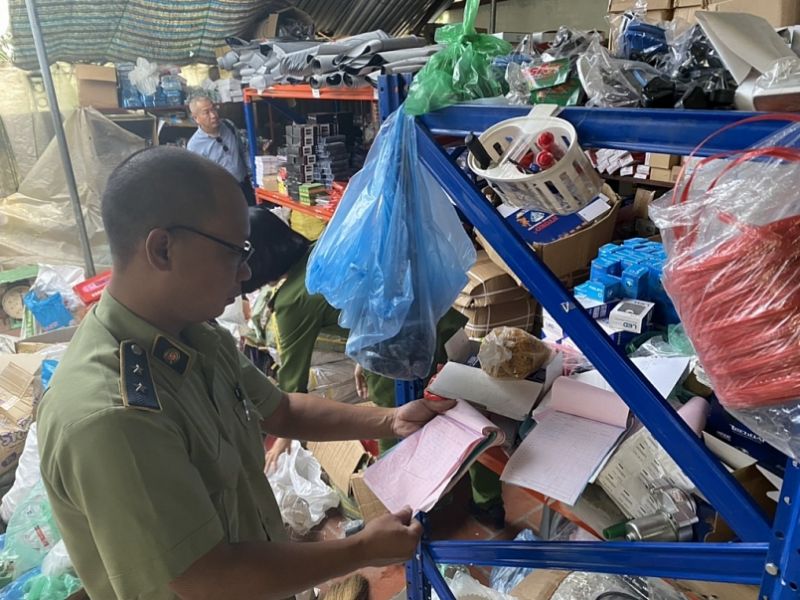 Hà Nội: Triệt phá 2 cơ sở kinh doanh phụ tùng xe máy giả nhãn hiệu Yamaha và Honda