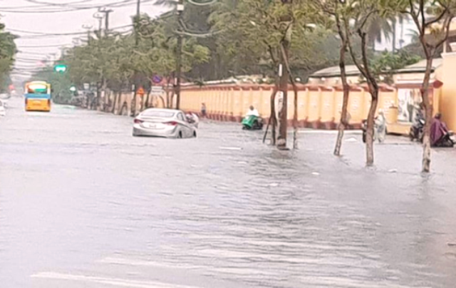 Ảnh hưởng &aacute;p thấp nhiệt đới g&acirc;y mưa to tại Đ&agrave; Nẵng.