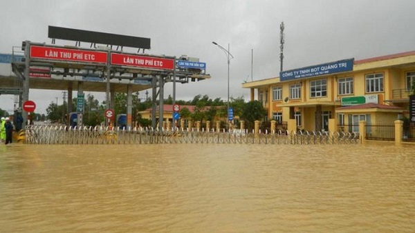 WHO hỗ trợ khẩn cấp 320.000 viên lọc nước cho 6 tỉnh miền Trung