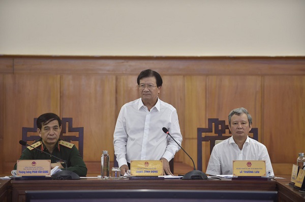 Phó Thủ tướng Trịnh Đình Dũng chỉ đạo tại cuộc họp.