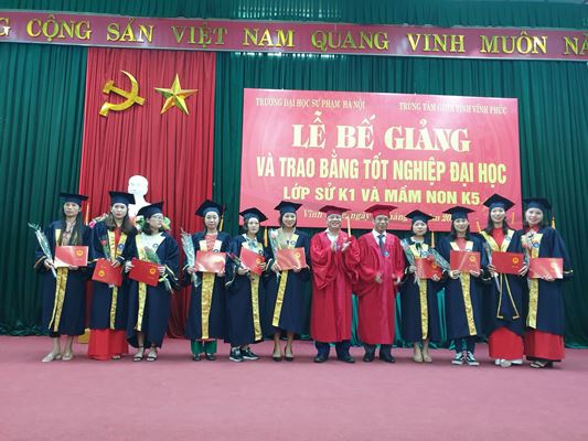 Trường ĐHSP Hà Nội trao bằng tốt nghiệp Đại Học lớp Sử, Mầm Non tại Vĩnh Phúc