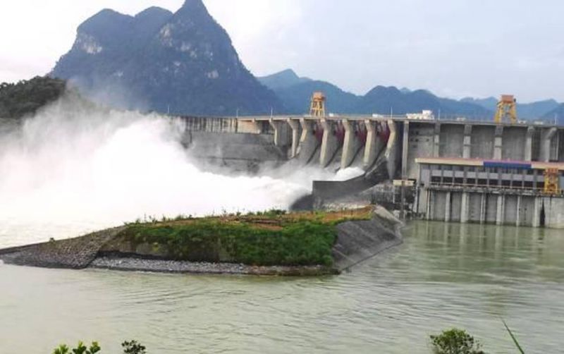 Nhiều hồ chứa miền Trung đang phải xả lũ