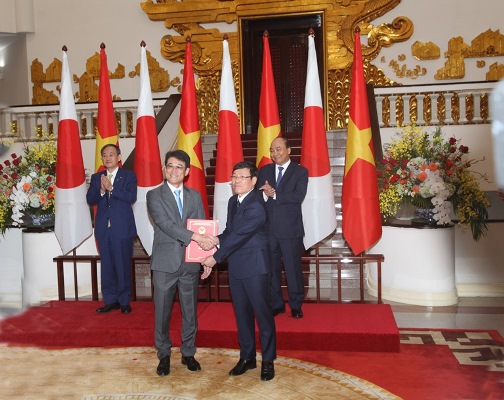 Vĩnh Phúc trao Giấy chứng nhận đầu tư cho Công ty TNHH Toto Việt Nam