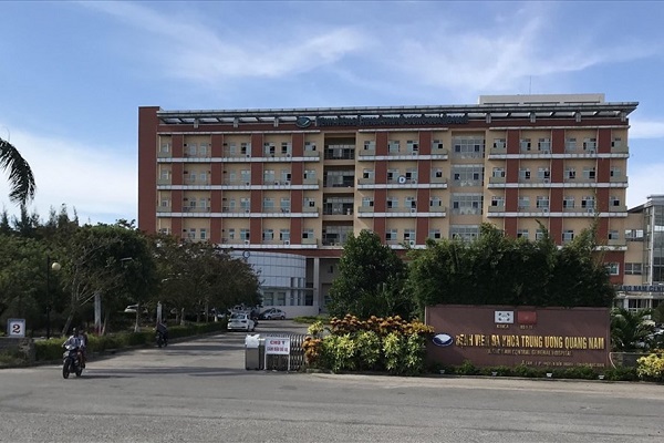 Bệnh viện Đa khoa Trung ương Quảng Nam nơi tiếp nhận 51 người nhập viện sau khi ăn bánh mì. Ảnh: Thanh Chung
