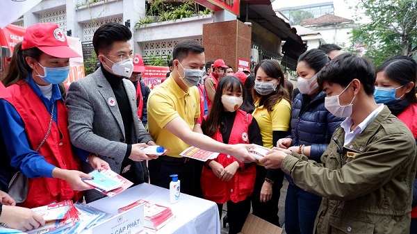 Vietnam Post miễn phí vận chuyển hàng cứu trợ đến vùng lũ lụt