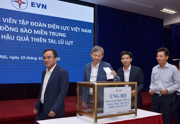 EVN chung tay ủng hộ đồng bào miền Trung khắc phục hậu quả thiên tai