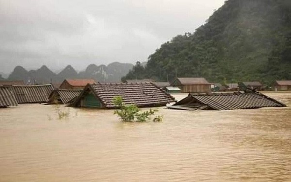 Nhiều tỉnh miền Trung bị ngập lụt nặng