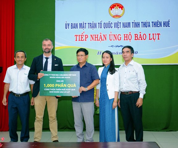 Huda trao tặng 4.000 phần quà cho người dân vùng lũ lụt miền Trung