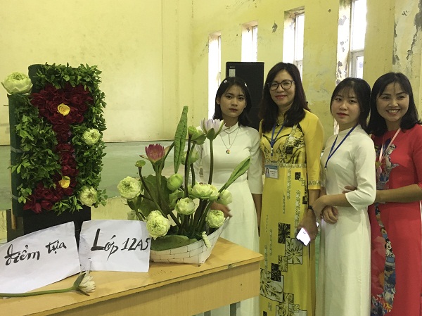 Cuộc thi cắm hoa nghệ thuật chào mừng ngày Phụ nữ Việt Nam tại trường PT Dân tộc nội trú cấp 2,3 Vĩnh Phúc