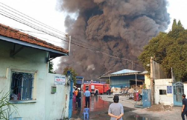 Bình Dương: Cháy lớn tại công ty xử lý chất thải