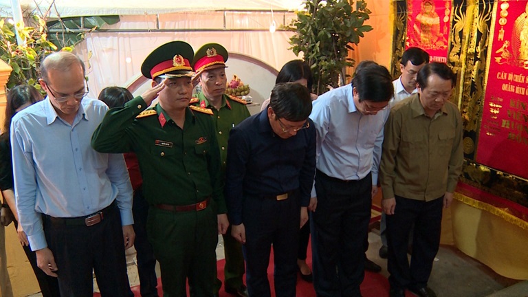 Đoàn công tác viếng Liệt sĩ -Trung sĩ Phạm Văn Thái, quân nhân Đoàn kinh tế quốc phòng 337 hy sinh trong khi làm nhiệm vụ