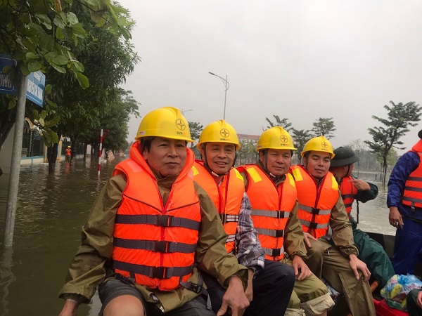 Đoàn công tác số 1 Công ty Điện lực Hà Tĩnh lên đường kiểm tra chỉ đạo lũ lụt