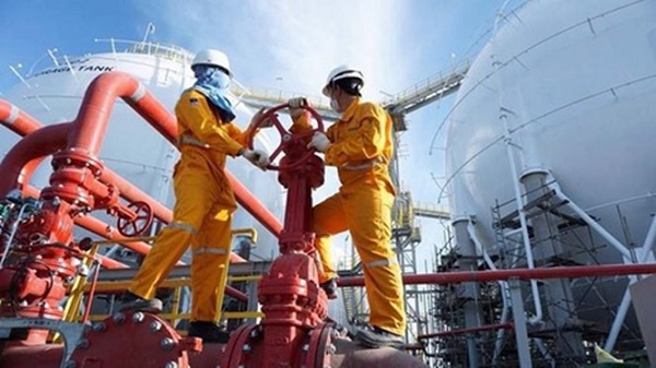 Giá xăng dầu ngày 23/10: Giá dầu tiếp tục giảm do hàng tồn kho của Mỹ tăng