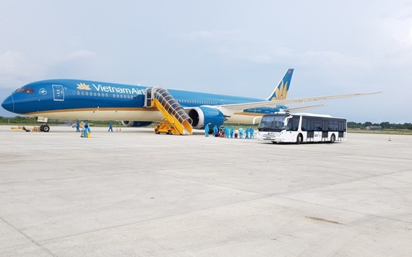 Đưa hơn 350 công dân Việt Nam từ Canada và Hàn Quốc về nước an toàn