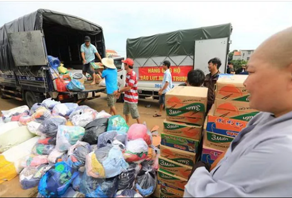 Nhiều hàng hóa cứu trợ đến với người dân Thừa Thiên Huế
