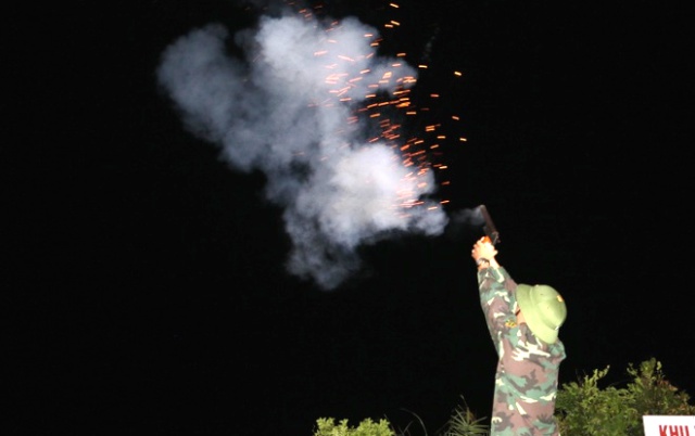 Bắn pháo hiệu cảnh báo bão từ Thanh Hóa đến Bình Thuận