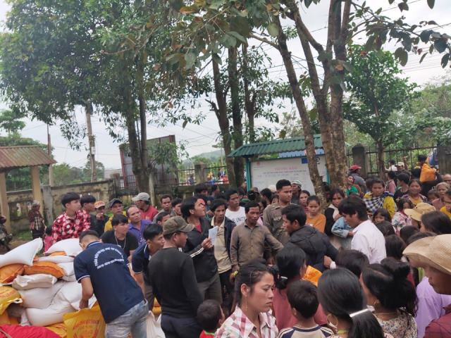 Sinh viên và cựu sinh viên Phân hiệu Đại học Huế tại Quảng Trị hướng về đồng bào vùng lũ