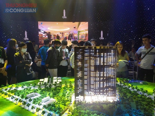 Khoảng hơn 1.000 người đã tham gia sự kiện Đất Xanh Group mở bán giai đoạn hai của dự án Opal Skyline.