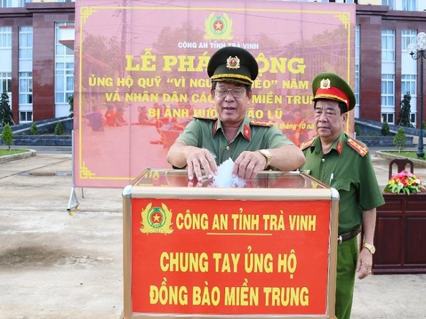 Công an tỉnh Trà Vinh: Quyên góp ủng hộ các tỉnh miền Trung