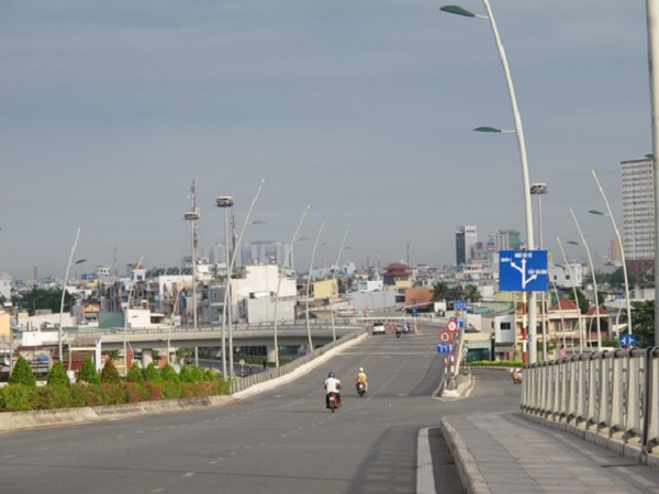 Từ ngày 29/10, cấm các loại xe lưu thông qua cầu vượt Nguyễn Hữu Cảnh.
