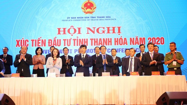 Lãnh đạo tỉnh Thanh Hóa và các nhà đầu tư ký cam kết thực hiện dự án tại Thanh Hóa
