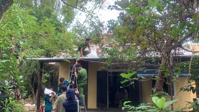 Thừa Thiên Huế: Sơ bộ bão số 9 làm 4 người bị thương, 42 nhà bị tốc mái