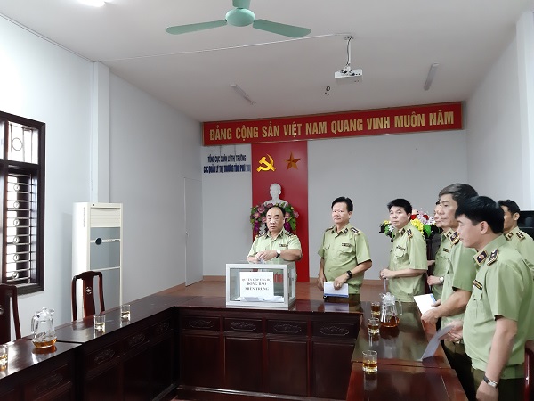 Cục QLTT tỉnh Phú Thọ ủng hộ đồng bào lũ lụt tại miền Trung số tiền 25 triệu đồng.