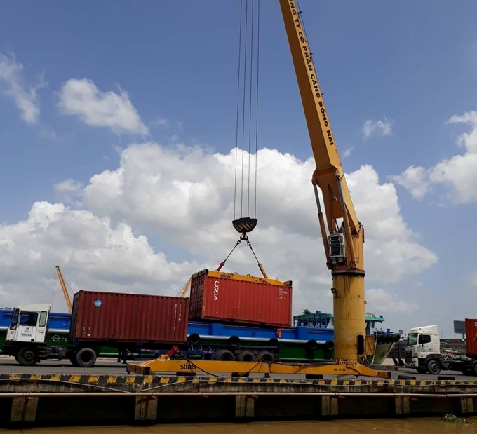 Cán cân thương mại hàng hóa của Việt Nam trong 10 tháng năm 2020 ước tính thặng dư 18,22 tỷ USD
