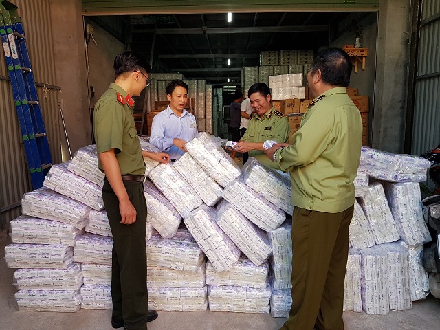 Vĩnh Phúc: Phát hiện trên 4.000 gói băng vệ sinh giả mạo nhãn hiệu của Công ty Giấy Ánh Dương