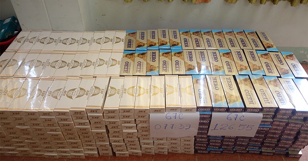 Bắt 2 xe tải vận chuyển gần 7.000 gói thuốc lá lậu
