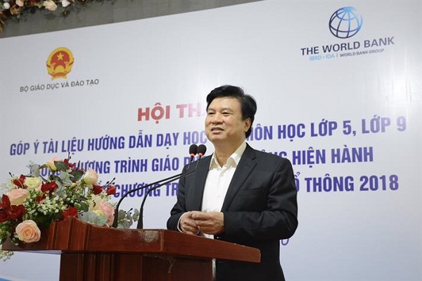 Thứ trưởng Bộ GD&ĐT Nguyễn Hữu Độ chia sẻ tại hội thảo (Ảnh Bộ GD&ĐT)