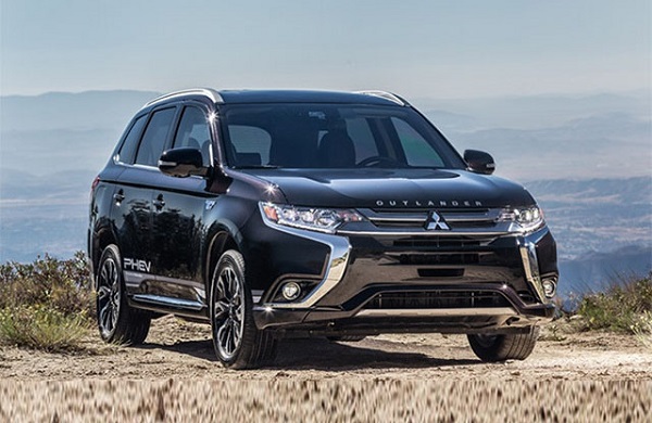 Mitsubishi Outlander giảm 100% phí trước bạ cho khách hàng