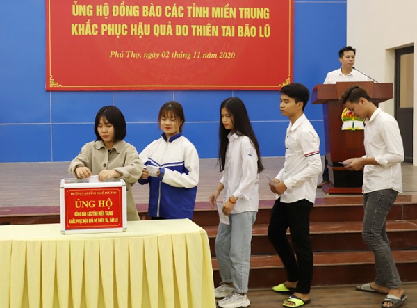 Trường Cao đẳng Nghề Phú Thọ ủng hộ nhân dân các tỉnh miền Trung khắc phục hậu quả mưa lũ