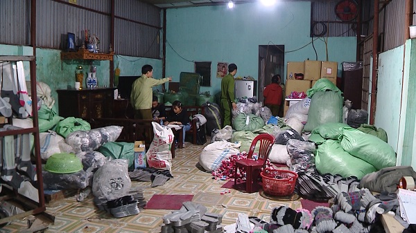 Vạch trần hành vi sản xuất bít tất giả tại nhiều cơ sở ở La Phù, Hoài Đức
