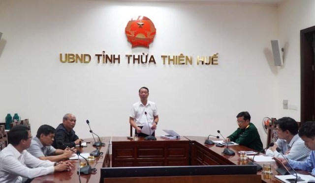 Ông Phan Thiên Định- PCT UBND tỉnh Thừa Thiên Huế chủ trì buổi họp Ban tìm kiếm cứu nạn (ảnh VP)