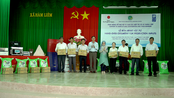 Hỗ trợ nông dân nghèo bị ảnh hưởng do dịch Covid-19