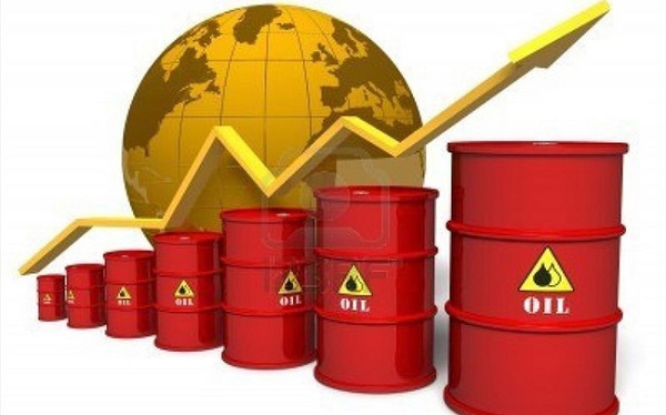 Giá xăng dầu tiếp tục tăng do tồn kho giảm mạnh