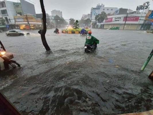 Các con đường ở thành phố Vũng Tàu bị ngập sau trong nước