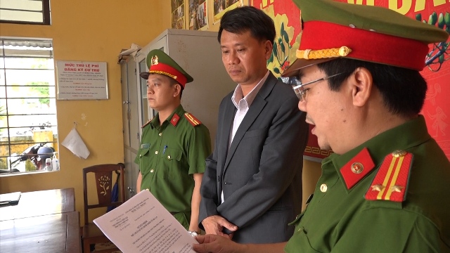 Đọc quyết định bắt tạm giam Hoàng Khánh Huy- nguyên Trưởng Phòng TN-MT TP Huế
