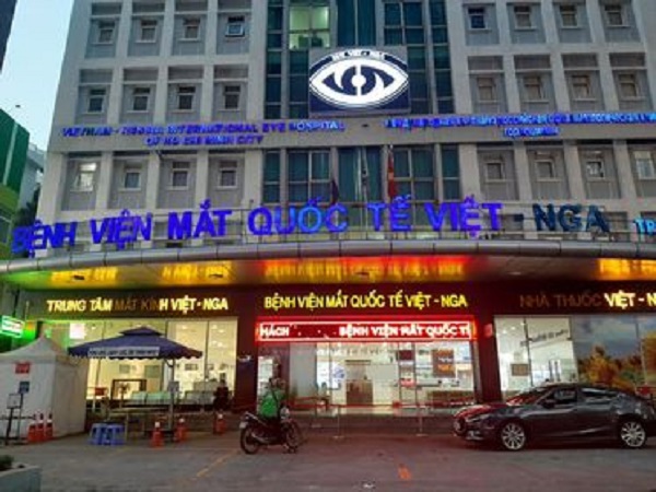 Công ty cổ phần viện mắt quốc tế Việt – Nga TP.HCM bị xử phạt 35 triệu đồng khi quảng cáo các sản phẩm, hàng hóa, dịch vụ đặc biệt mà không được cơ quan nhà nước có thẩm quyền xác nhận...