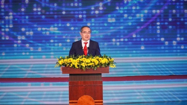 Ông Nguyễn Thiện Nhân, Ủy viên Bộ Chính trị khẳng định vai trò quan trọng của CNTT-TT trong việc xây dựng, phát triển đô thị thông minh.