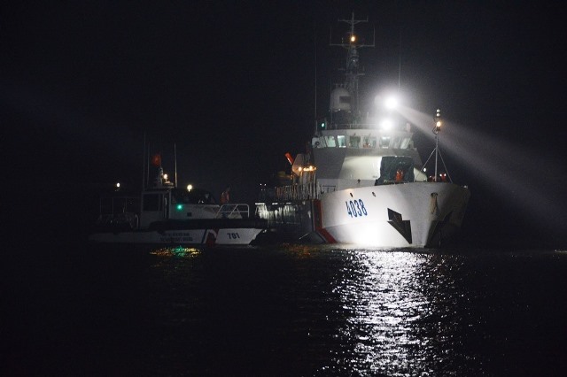 Bộ Tư lệnh Vùng Cảnh sát biển 2 huy động tàu tham gia tìm kiếm cứu nạn.