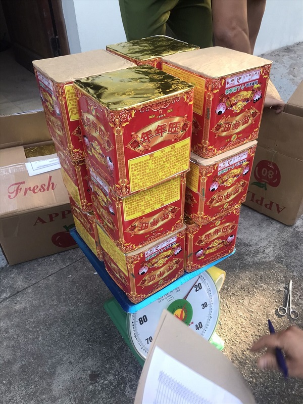 Bắt 5 đối tượng tàng trữ, vận chuyển hơn 3,4 tấn pháo hoa trái phép