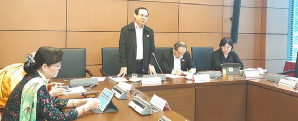 Đồng chí Nguyễn Văn Nên, Bí thư Thành ủy TPHCM phát biểu tại phiên họp tổ sáng 12-11