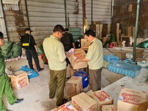 "Đấu tranh" với hóa mỹ phẩm giả